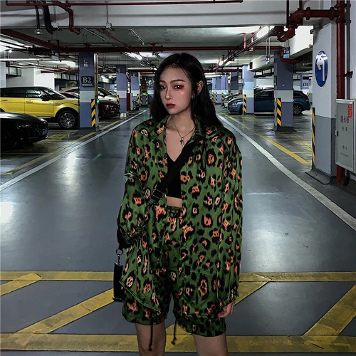 green Korobov Harajuku Высокая уличная леопардовая женская блузка и шорты Комплект из двух предметов корейские зеленые женские спортивные костюмы 78745 - Цвет: green