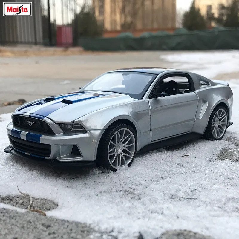 Maisto 1:24 2010 Ford Mustang Roadster имитация сплава Модель автомобиля Моделирование Украшение автомобиля коллекция Подарочная игрушка