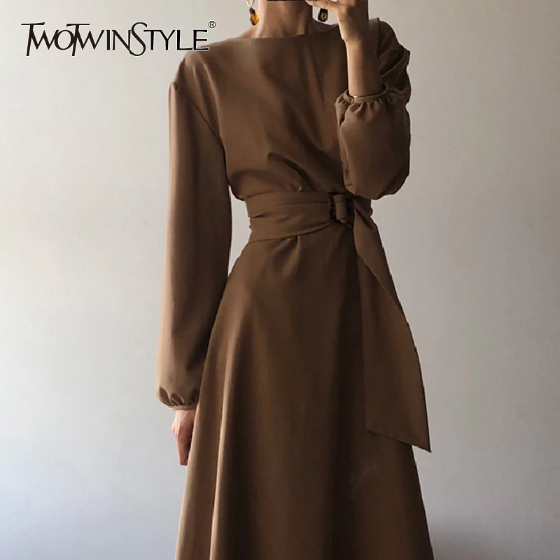 Женское свободное платье TWOTWINSTYLE черное с круглым вырезом длинными