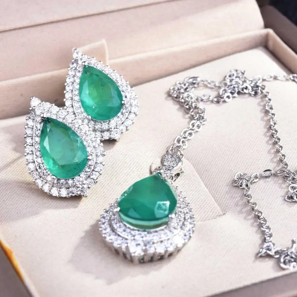 

HOYON Textured Emerald Pendant Necklace Luxury Water Drop Pendant Zircon Stud Earrings Jewelry Set for Woman