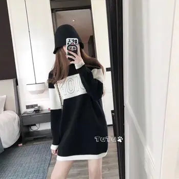 

2020 new net red with fashion letters Black and White simple contrast color stitching couple loose knitted sweater tide