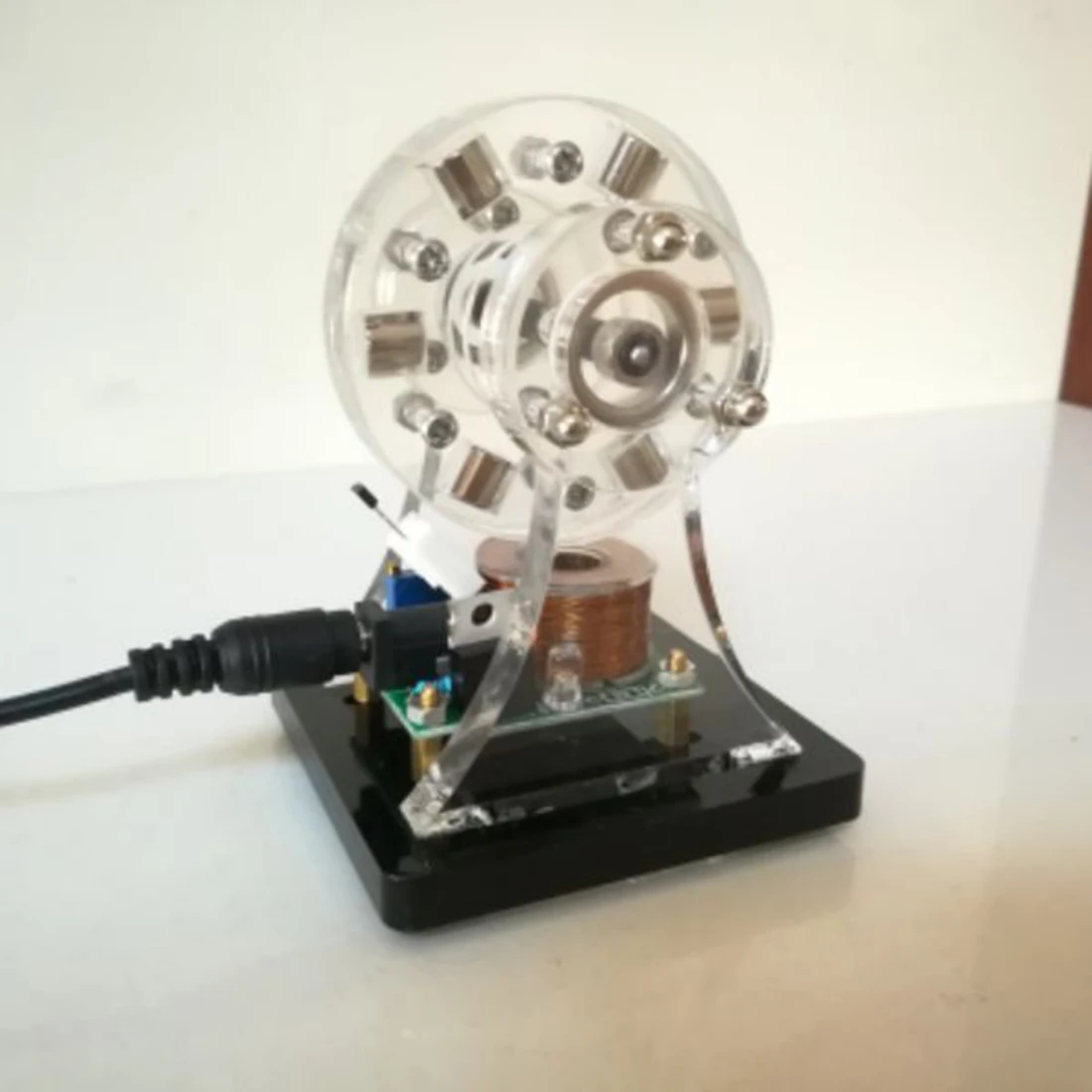 Магнитная подвеска бесщеточный мотор Холла DIY мотор ствол игрушка (случайный цвет индикатор светильник)