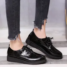 Женская обувь из искусственной кожи на плоской подошве; коллекция года; женская кожаная обувь на шнуровке; большие размеры; обувь на плоской подошве; женские кроссовки в британском стиле для колледжа