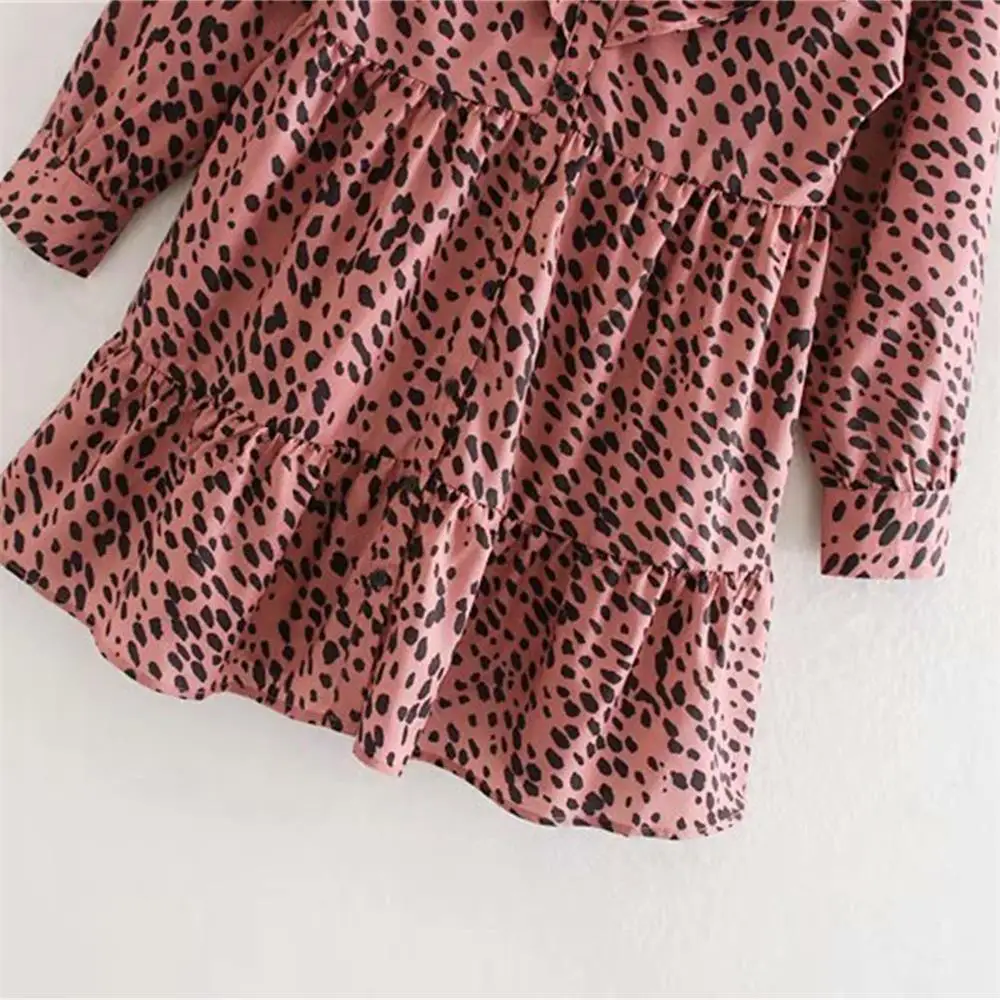 Женское короткое платье с круглым вырезом длинным рукавом и ламинированным