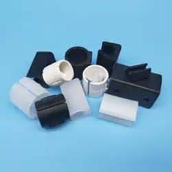 Amortisseur de pied de chaise en plastique blanc/noir, tabouret Anti marche avant, pince de tuyau inclinable, glissement de sol en forme de U, bouchons de Tube 