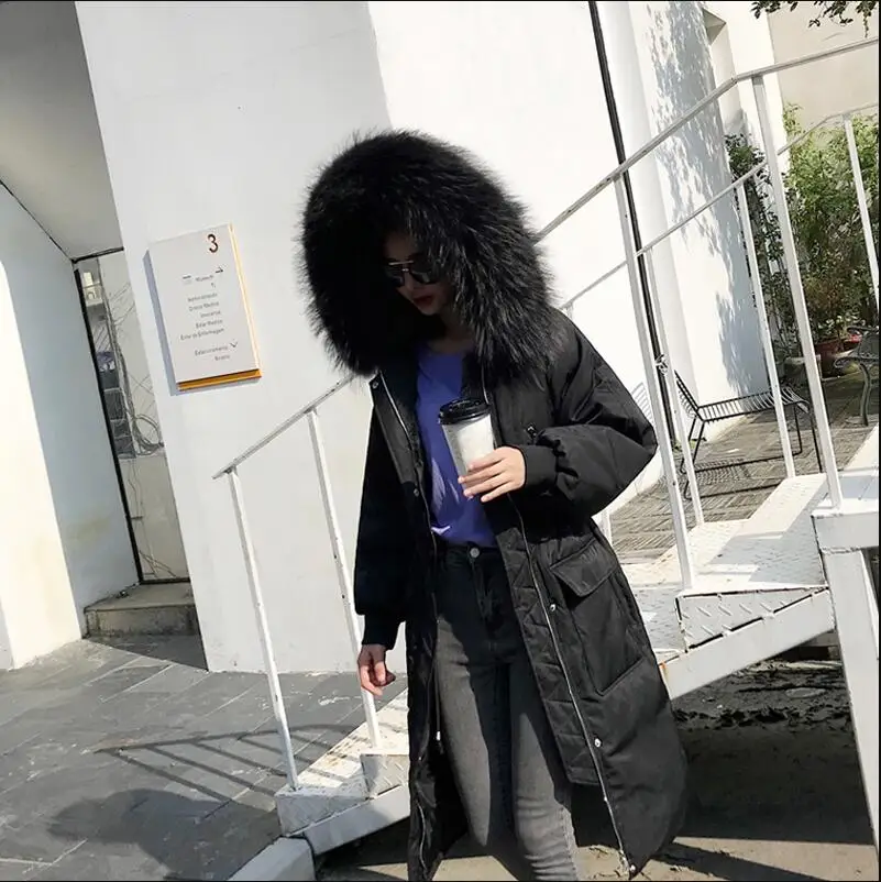 Новинка года; высокое качество; grande vraie fourrure; nouvelle veste d'hiver femmes; capuche femme; manteau; canard doudoune longue lâche vers le bas Parka - Цвет: Черный