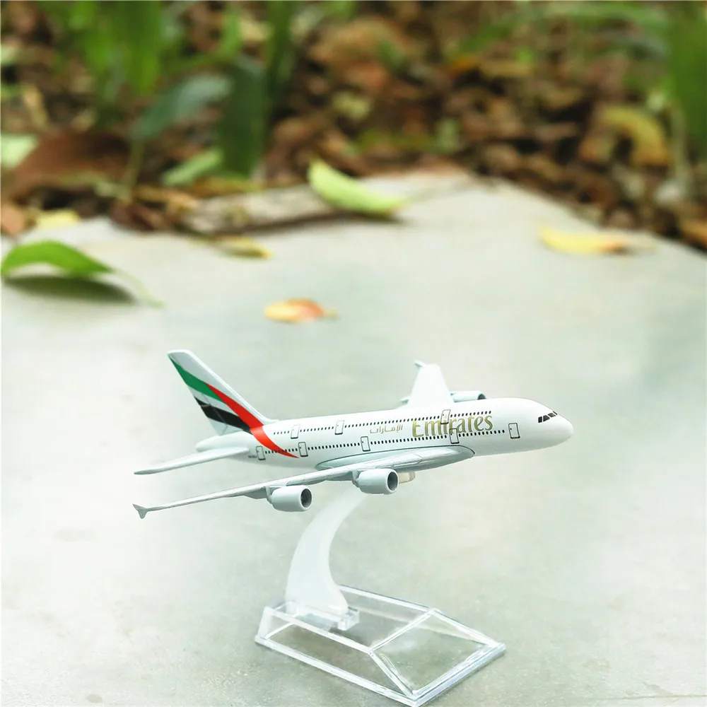Emirates Airlines A380 Aircraft Model 15cm Alloy Aviation Collectible Diecast Miniature Ornament Souvenir Toys