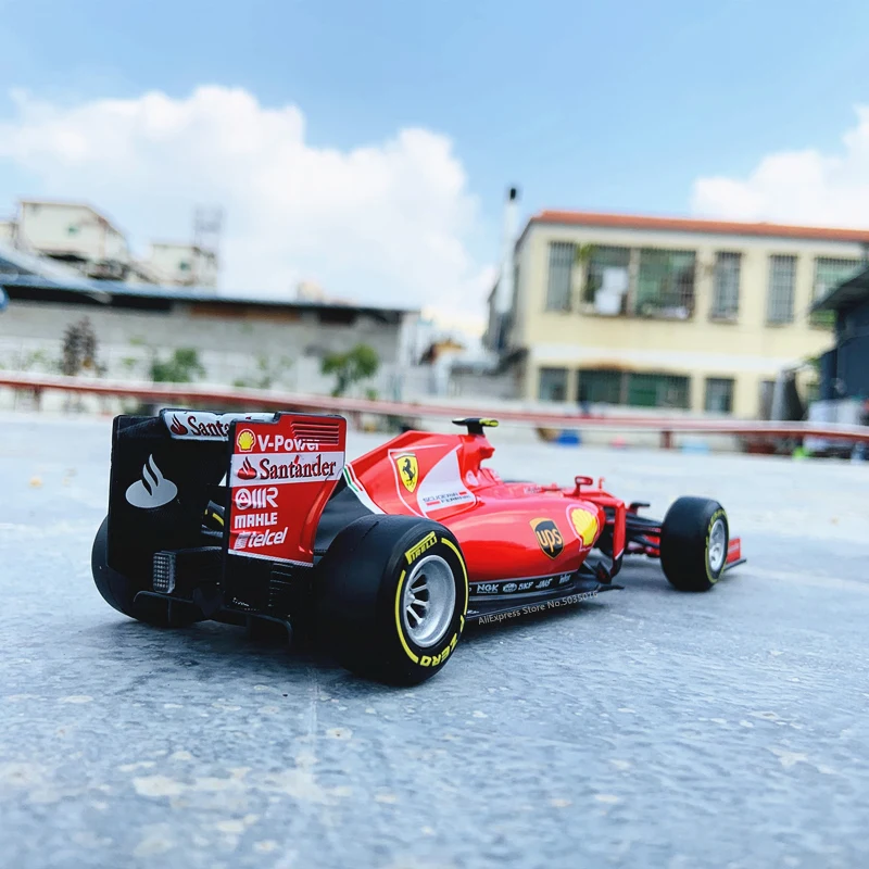 Модель автомобиля Bburago 1:24 F1 2015 Ferrari SF15 T Formula One модель из сплава декоративная