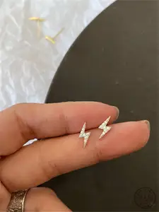 Женские серьги-гвоздики из серебра 925 пробы с паве и кристаллами