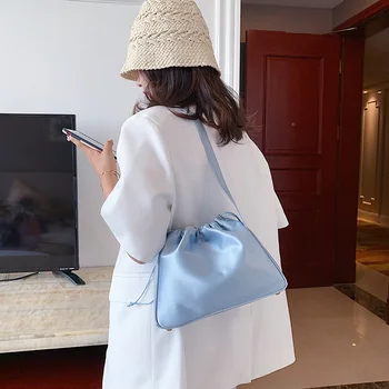 

High-quality sense of contrast, soft bread female 2020 Korean version of the wild pumping shoulder bag simple fashion armpit bag