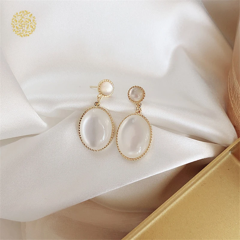 

New White Moonlight Cat's Eye Stone Earrings French High Sense Small Fresh Eardrop Simple Temperament Female Jewelry DWH5