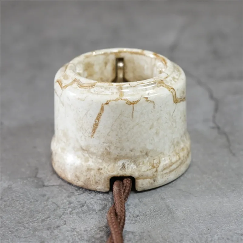 vintage e tomada cerâmica alemanha da parede com aterramento
