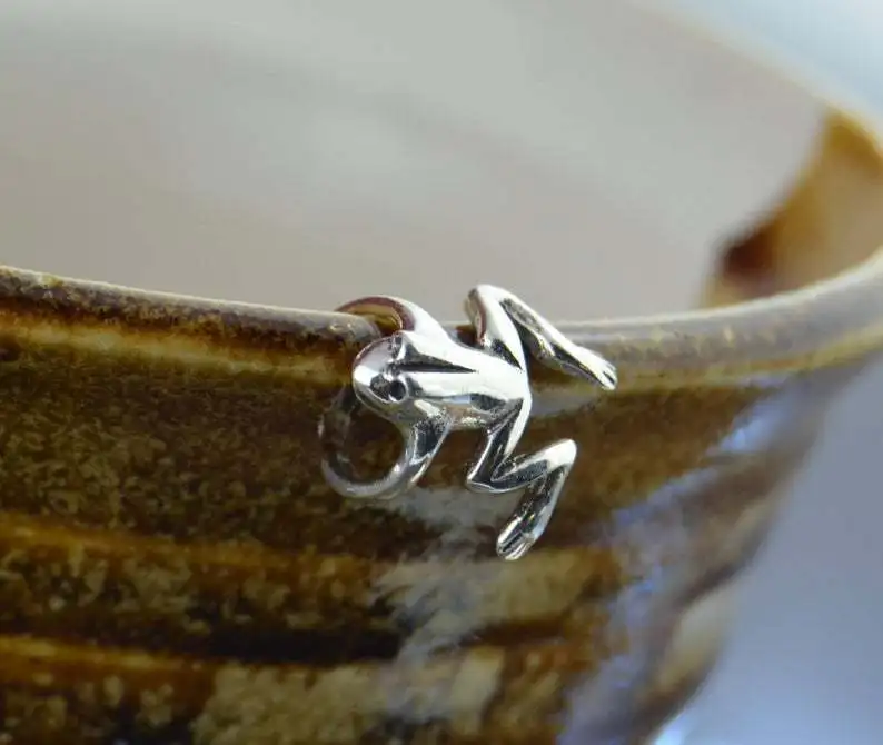Little Frog Earrings Retro Tree Frog Ear Clip Funny Animal Earrings for Women Simple Gothic Accessories