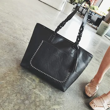 

2019 autumn winter new fashion women's bag Europe and the United States contracted shoulder bag joker tassel bag