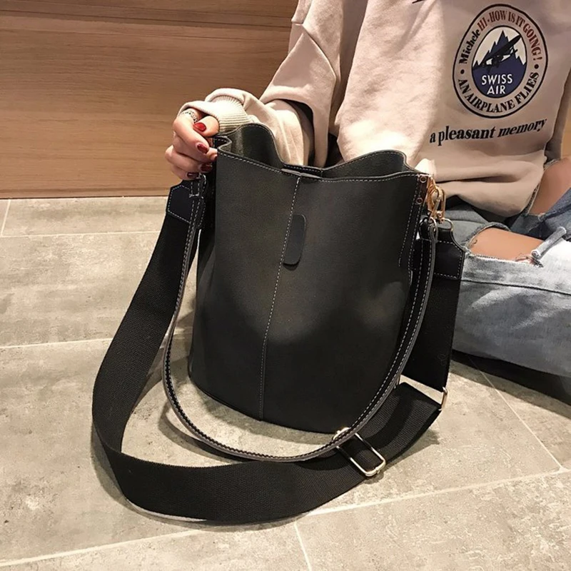 

Women Bucket Shoulder Bag 2021 New Large Capacity Vintage Matte PU Leather Lady Handbag Luxury Designer Black Messenger Bags