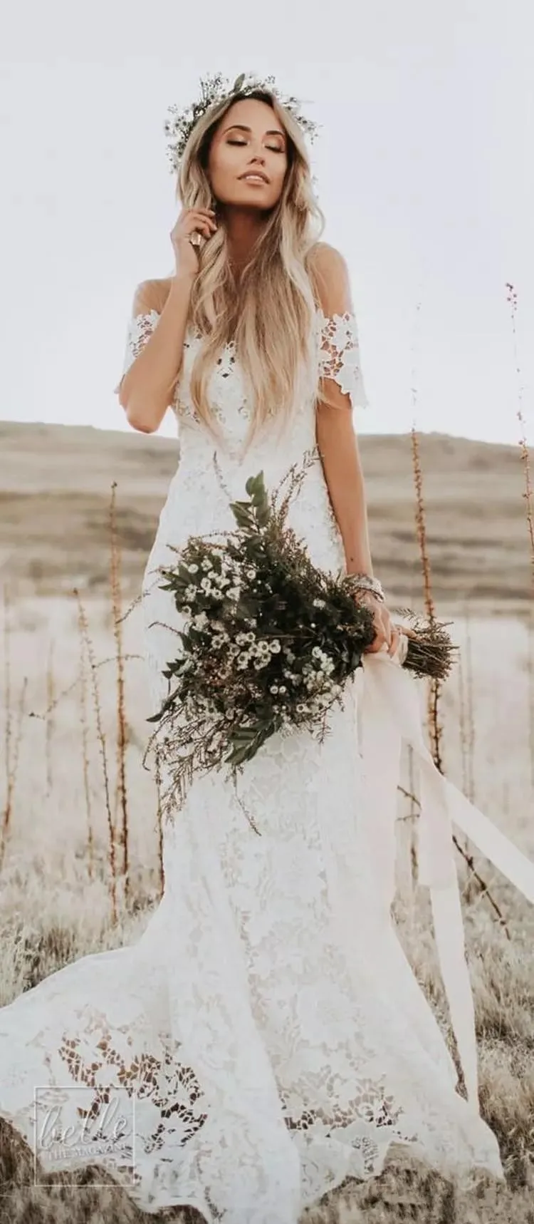 elegant-boho-lace-wedding-dresses-2019-country-style-off-the-shoulder-short-sleeves-bridal-dresses-beach-wedding-gowns-sweep-train (3)_conew1