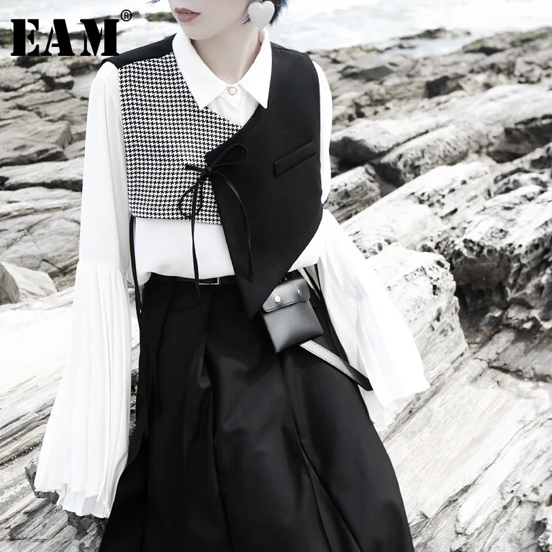 

[EAM] Women Black Plaid Split Asymmetrical Loose Fit Vest New V-collar Sleeveless Fashion Tide Spring Autumn 2020 1H073