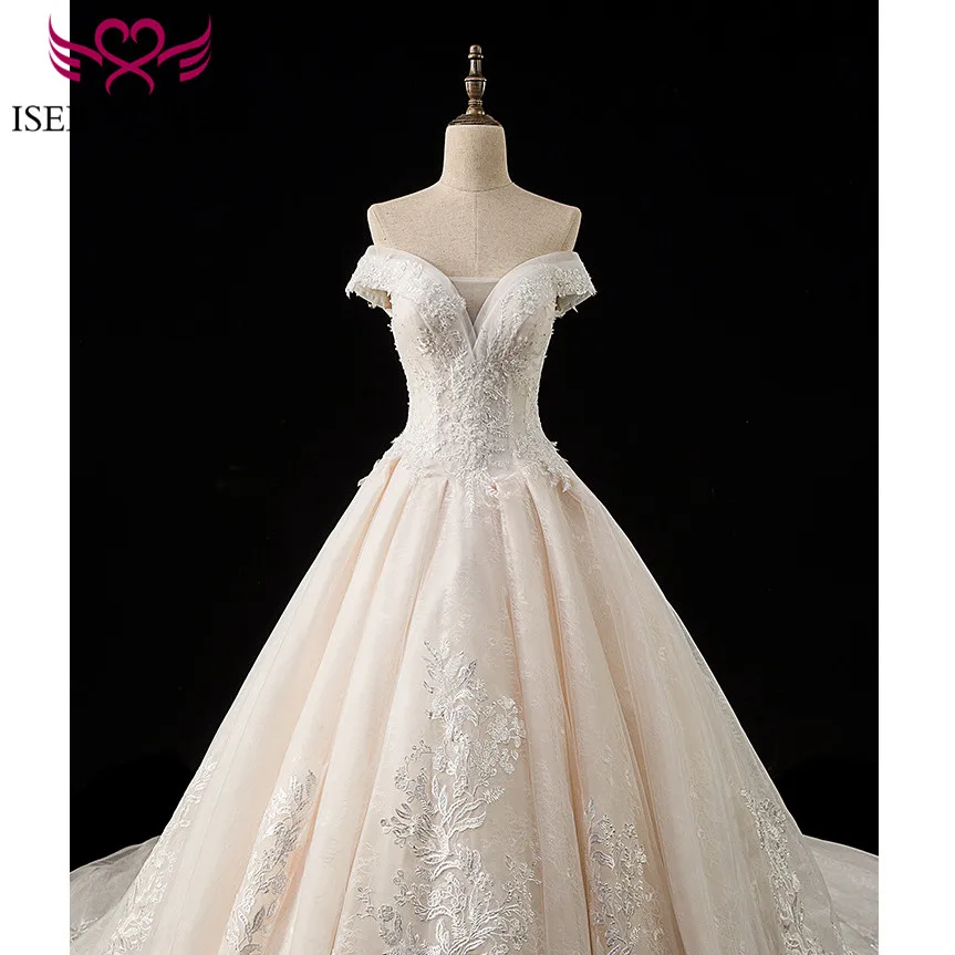 Платье свадебное с вырезом лодочкой блестками и бисером | Свадьбы торжества