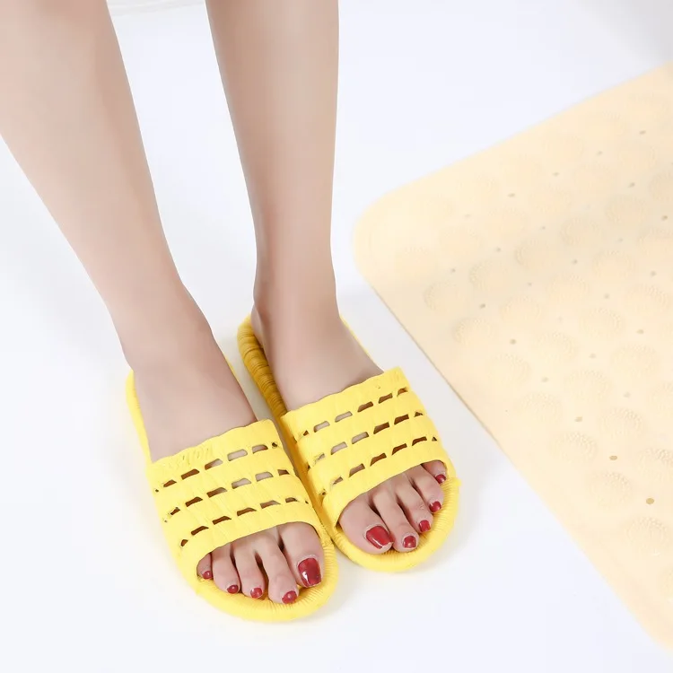 

New Style Home Slipper Bath Water Leakage Drag Men And Women Soft-Sole Hollow out Anti-slip Four Seasons Bathroom Slippers Men's