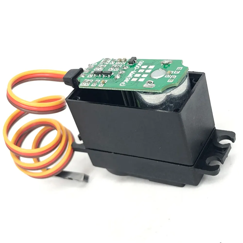 Comparaison des servos MG995 et MG996R avec accessoires de montage pour hélicoptère RC