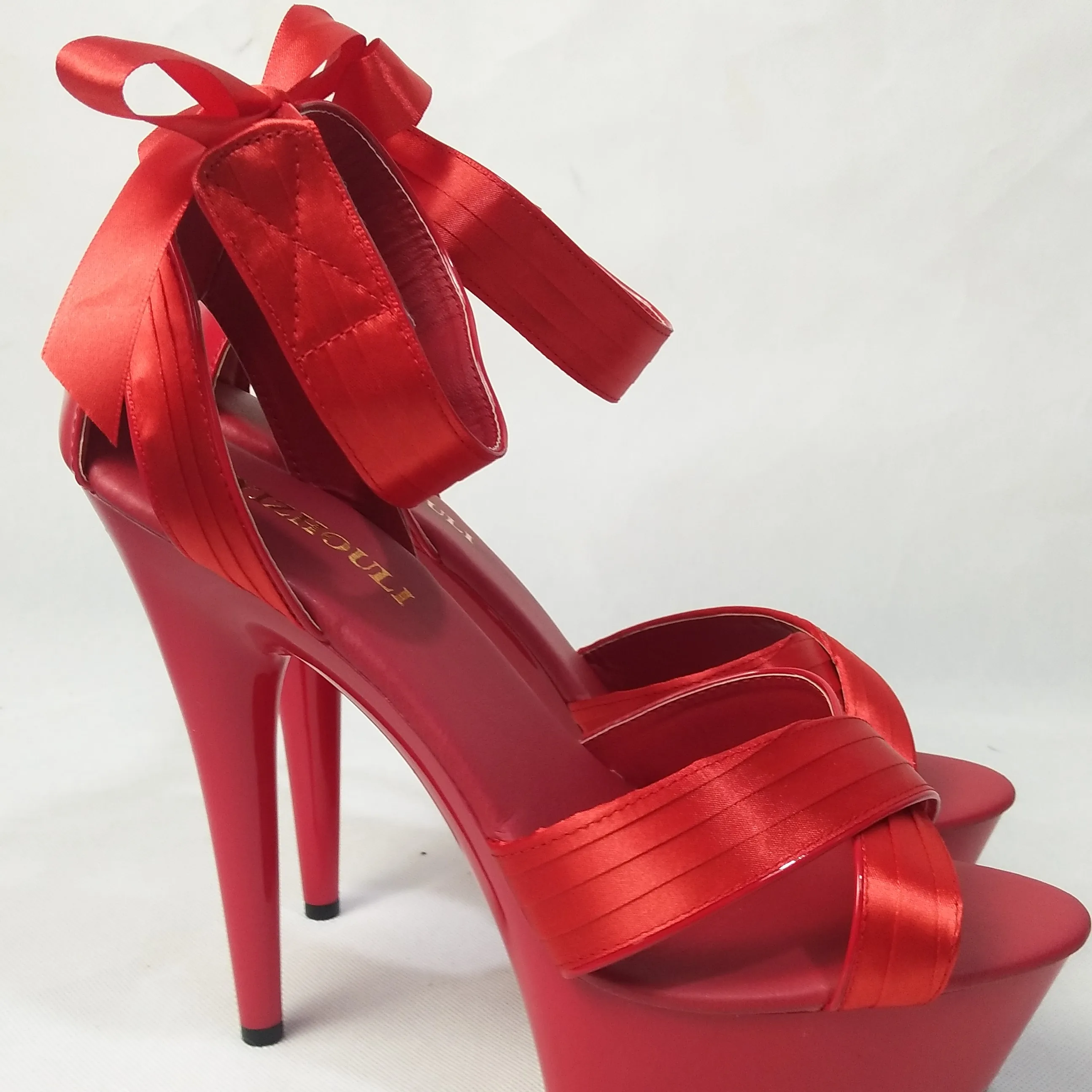 

Perfect for dancing with cool heels and beautiful shoes, model catwalk shows off 15cm high-heeled pole dancing sandals