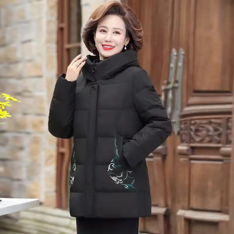 Рисунок 4 - Женское зимнее пальто с капюшоном