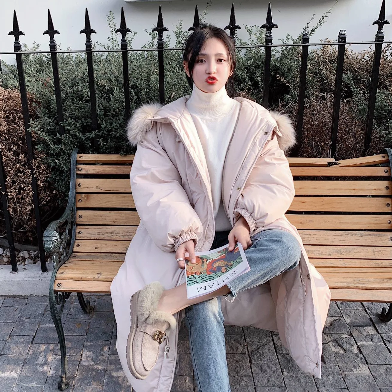 

Photo Shoot CHIC Vigorous GIRL'S Off-white Loose-Fit Mid-length Lace-up Hooded Large Fur Collar down Coat Cotton Overcoat