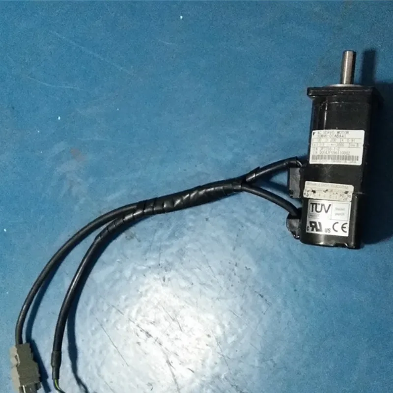 Использованный протестированный рабочий SGMAH-01ABA41 серводвигатель переменного тока