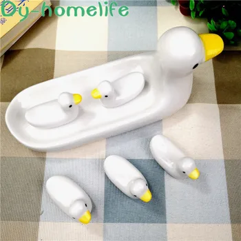 

23 * 8 * 10cm Korean Creative Cartoon Duck Ceramic Tableware Tray Home Kitchen Tableware Spoon Rack Seasoning Dish Snack Plate