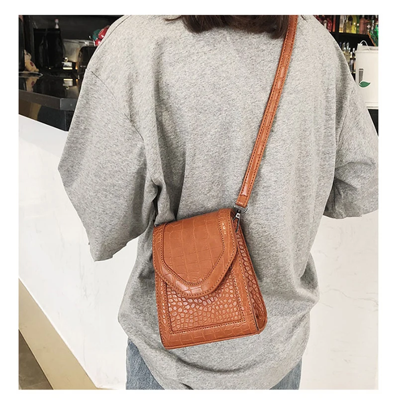 Korean PU Crocodile Print One Shoulder Messenger Bag Outdoor Leisure Mobile Phone Bag Retro Simple Messenger Bag for Woman 2020