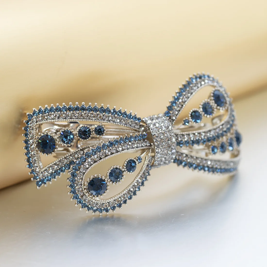 

Creative Swarovski Diamond DA Bow Head Clip Retro Ponytail Spring Clip Elegant Back of the Head Metal Up-do Crystal Barrettes