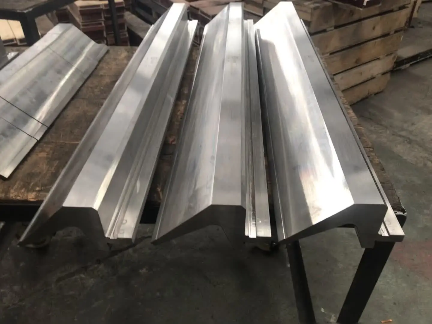

Punch and die press brake tool, mould / mold
