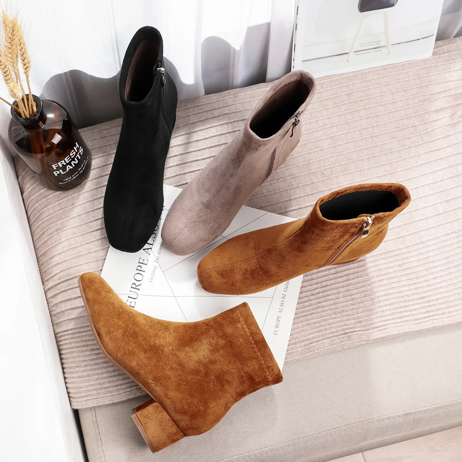 

New Winter Woman Boots Flock Short Flush Square Heels Ankle Boots Booties Woman 2019 Zip-up Square Toe Solid Women Martin Boots