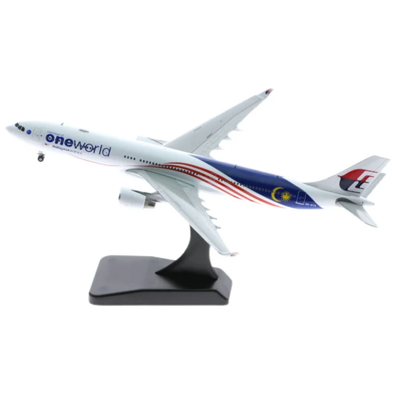 1:400 масштаб Малайзия дыхательные пути A330-300 авиакомпаний модель с основанием