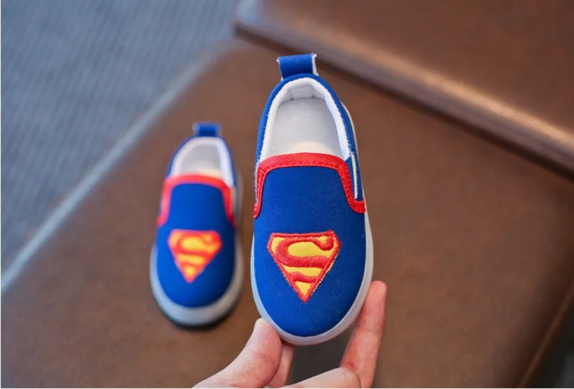 Детская обувь с подсветкой Superman Spiderman Batman; модная обувь для девочек и мальчиков; мягкие кроссовки для малышей; Лоферы без застежки на плоской подошве