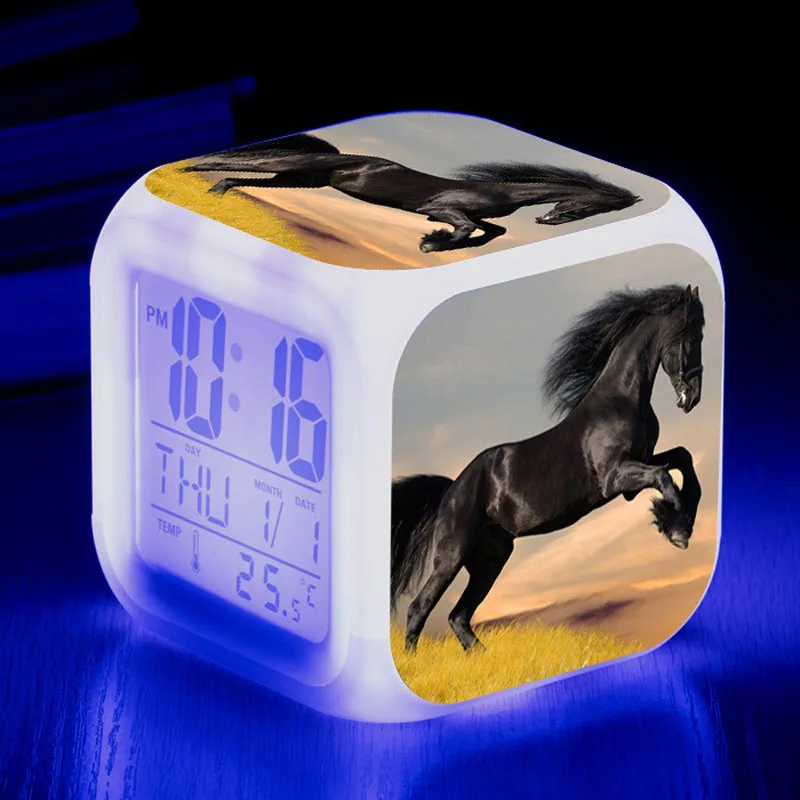 Цифровой будильник с большим светодиодным экраном и надписью Love Horse