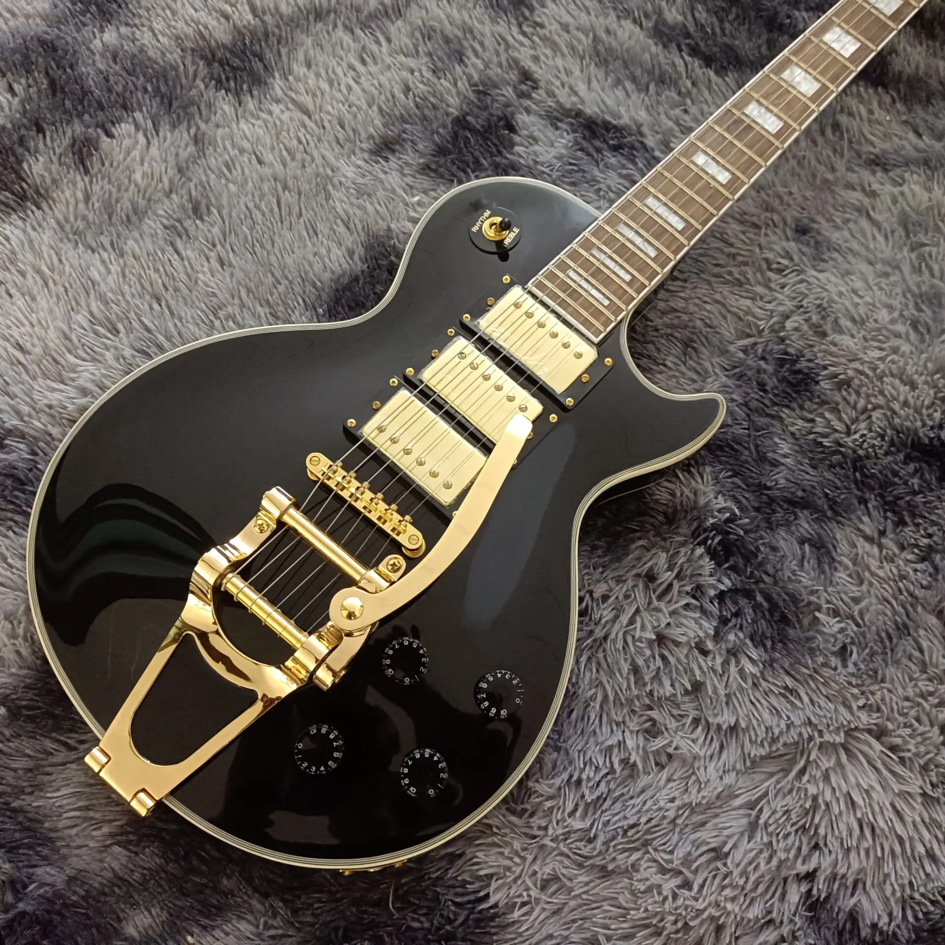 

2021Hot sale Electric guitar,Rosewood fingerboard,White binding,Gold hardware,Bigsby tremolo,high quality guitarra,free shipping