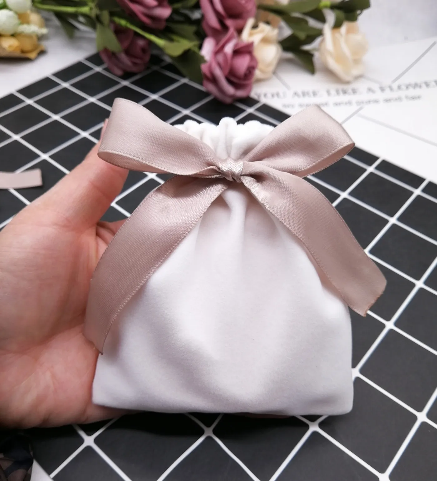 ZRBDD1-10x12cm 20 шт бархатный мешок для упаковки ювелирных изделий, мешочек для помады, косметический подарок на день рождения, свадьбу, упаковка, поставка, мешок на шнурке, индивидуальный логотип - Цвет: ZRBDD1-10x12cm