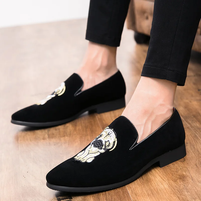 

New High Skeleton Men Shoes Luxury Fashion Men Loafers Men's Flats Plus Size 38-45 dog pattern club The stylist men's shoes