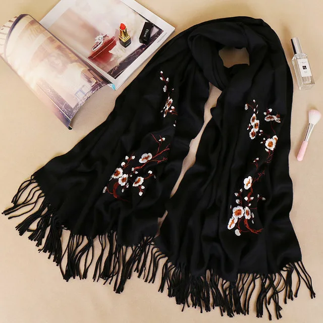 black Women Solid both ends Embroider Shawls Autumn Winter New Ladys Pashmina Cashmere Thickening Edging Long Scarf Warp Gift - Цвет: black