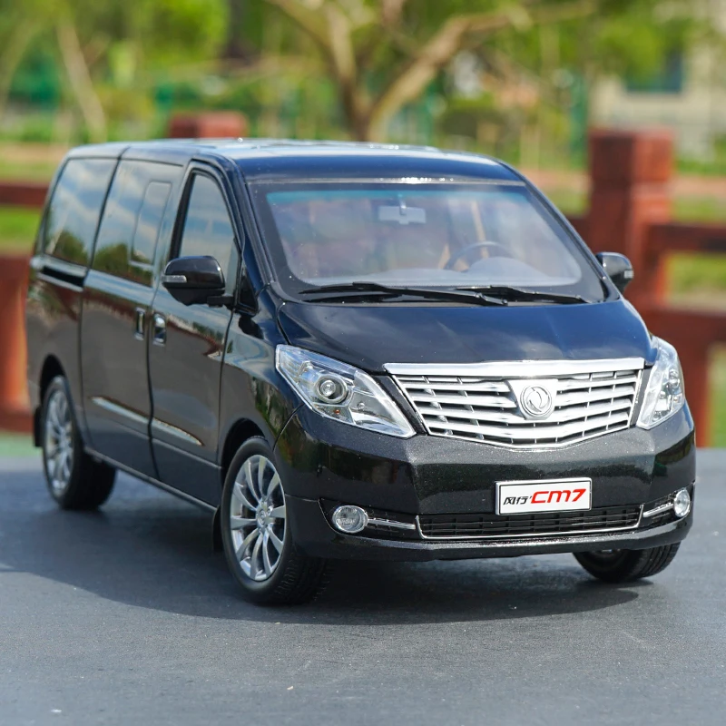 Оригинальная модель 2014 года Dongfeng FXauto CM7 MPV масштаб 1:18 с небольшим подарком |
