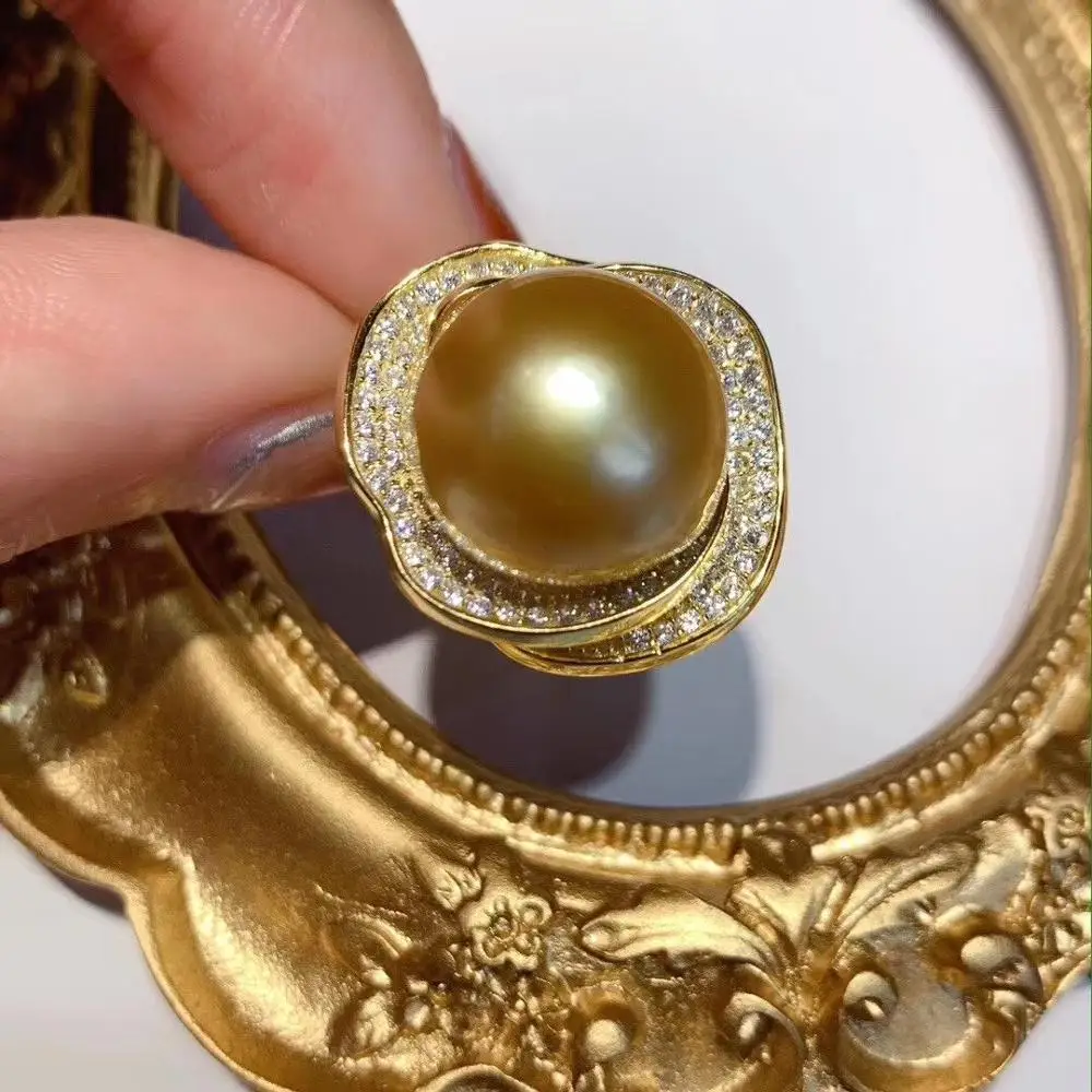 Женское-кольцо-с-жемчугом-и-пресноводным-золотом-11-12-мм
