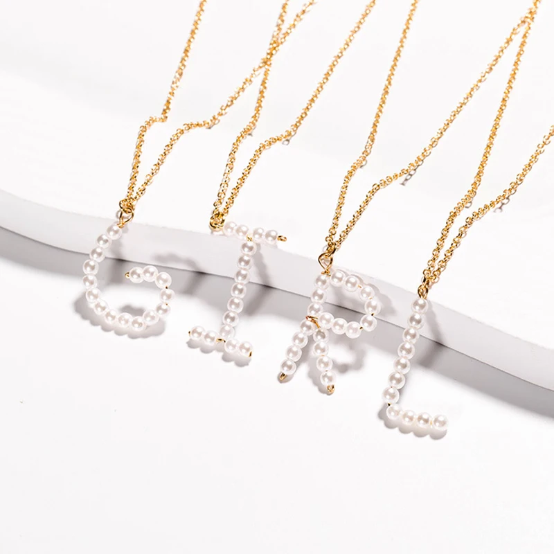 

SRCOI 26 Letter Imitation Pearls Necklace Bohemia Name Initial White Pearl Pendant Chain Statement Necklace For Women Wedding