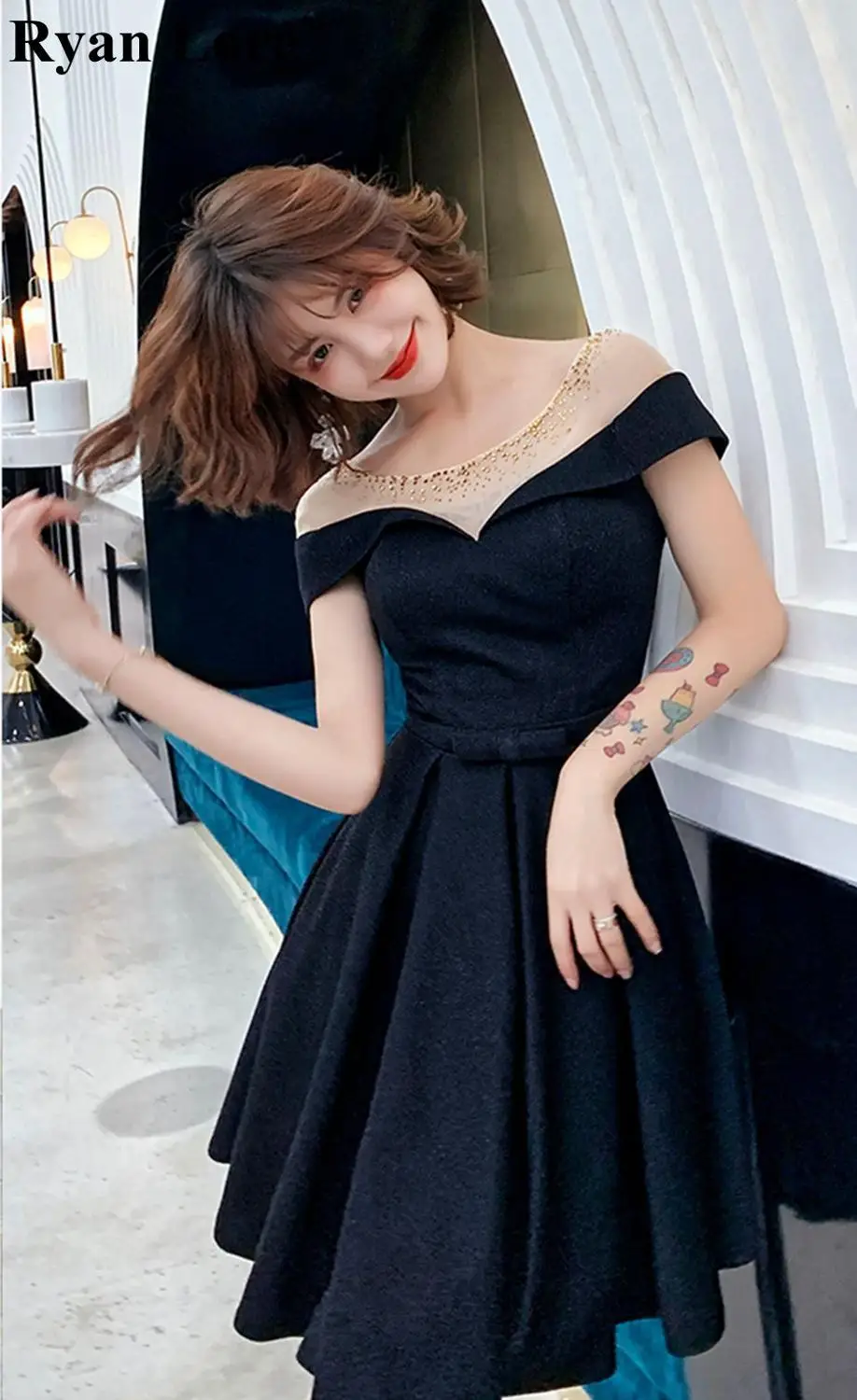 

Simple Beading Crystal Sequins Black Cocktail Dresses 2020 Short Prom Dresses Vestidos De Gala Backless Women Graduation Gowns