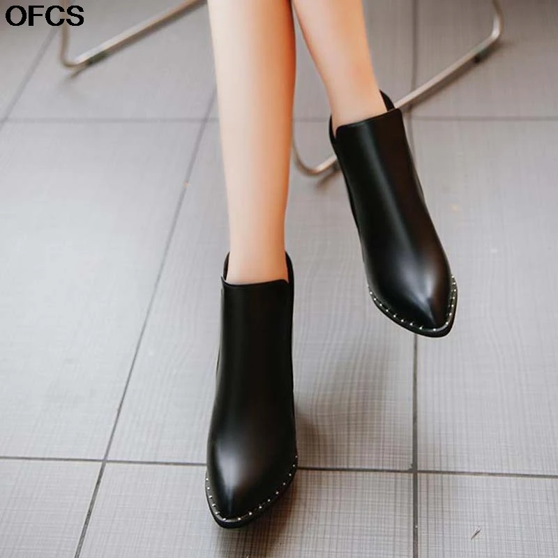 Tanie Jesień nowe buty kobieta brytyjskie buty nitowe Martin buty na wysokim obcasie buty damskie pompka imprezowa czerwony czarny szary