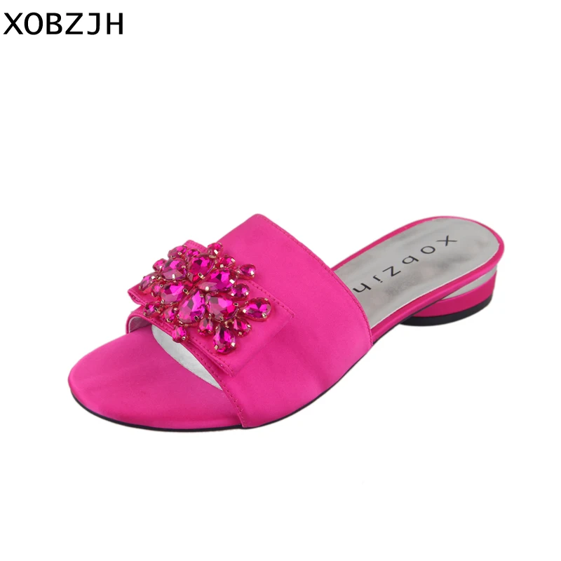 XOBZJH/Женская обувь; коллекция года; Летние босоножки на плоской подошве цвета фуксии; женская обувь с пряжкой и открытым носком; шлепанцы для зрелых женщин; Роскошные вечерние размера плюс