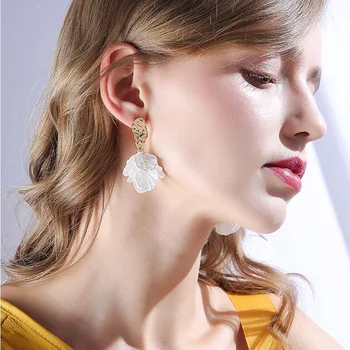 

JIOFREE Korean White Shell Crack Flower Petal Clip Earrings For Women 2020 New Cute Sweet Irregular Earrings Trendy Jewelry Gift