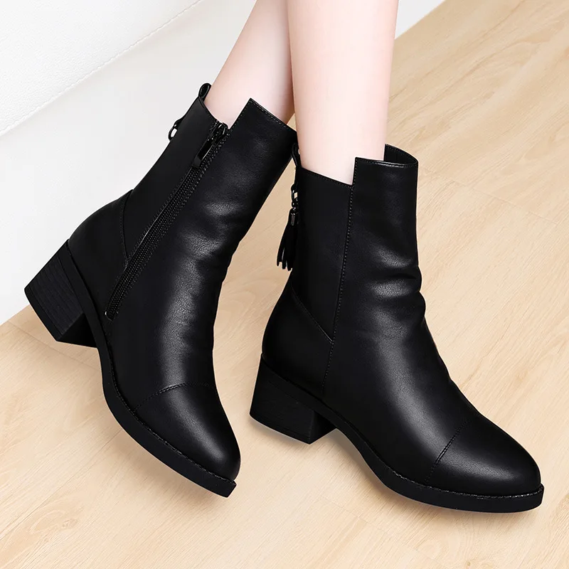 

Chunky Heel Short Boots Women's Mom Leather Boot 2019 Autumn And Winter New Style Black And White with Pattern Martin Boots Brit