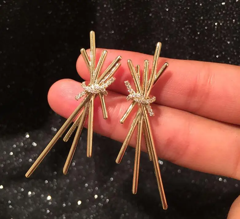 Изящные минималистичные дизайнерские палочки для еды, серьги, завязанные узелки, микро-инкрустированные серьги из циркона, Креативные аксессуары для ушей