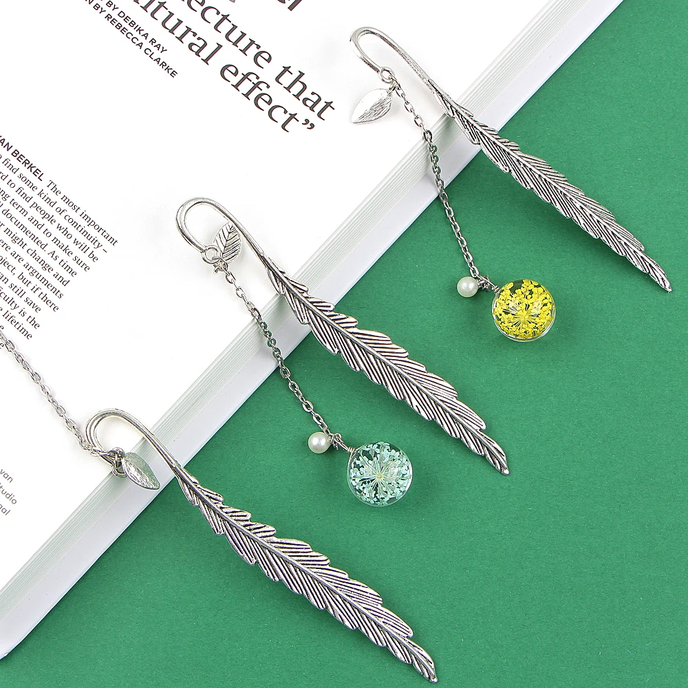 

Dried Flower Specimen Bookmark Vintage Feather Reading Mark Metal Book Clip Hanging Beautiful Bookmark for Book Tassel